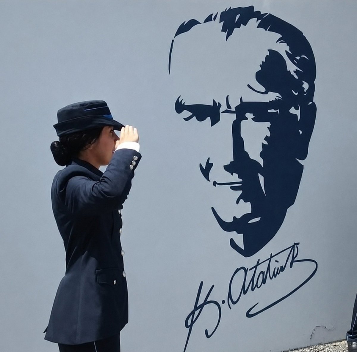 atsizingokcen's tweet photo. Pusulamız hep Atatürk. https://t.co/I6cPZni3aJ
