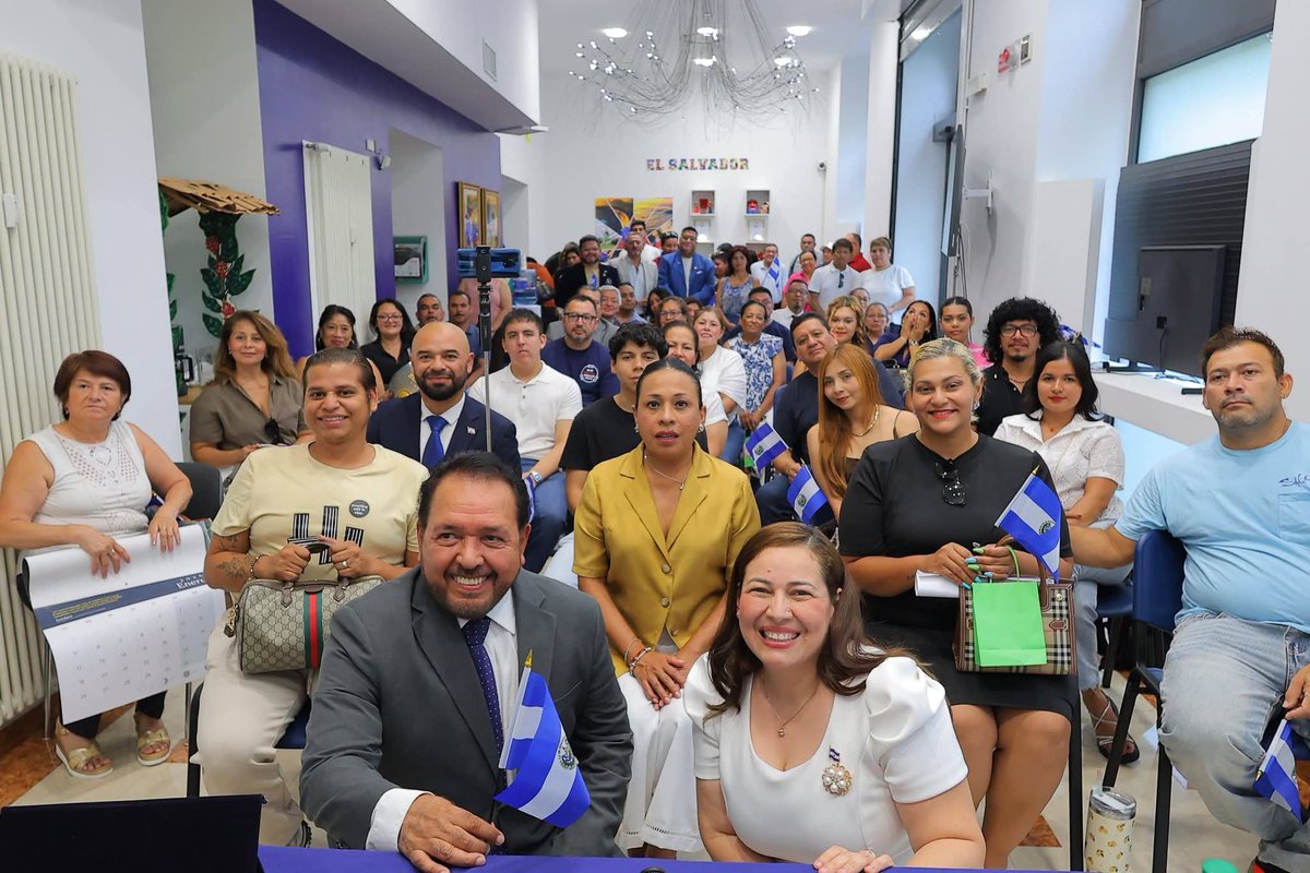 AdonayConMc's tweet photo. @CeciliaGRM en unidad y prosperidad para toda nuestra querida comunidad salvadoreña en el exterior. 
. 🇸🇻🇮🇹🙌

​Atentamente,
Contreras Adonay Adonay Contreras MC &amp; Presentador 
Maestro de Ceremonias internacional 
@nayibbukele  @PattyNGodinez  @GabrieladeBukele https://t.co/g6SV5SaXar