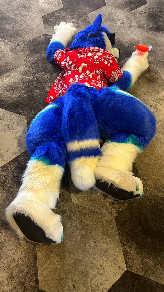 FabtheFox1's tweet photo. On todays #fursuitfriday I will tell you a whole Story in just 4 Images.

This years EAST14 'Tropical Dream' was one of the greatest and most fun Cons I've been to.

I got so much compliments about my outfit and I just want to say Thank you to everyone who made this Con perfect❤️ https://t.co/1TNxUf457A