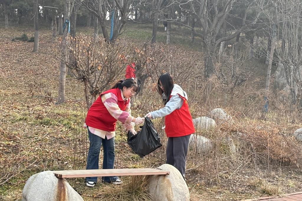 KelliBinibini's tweet photo. Join our neighborhood park cleanup this Saturday 9 AM! Bring gloves u0026 a friend—let’s make our green space shine together! https://t.co/suEreHvXEW
