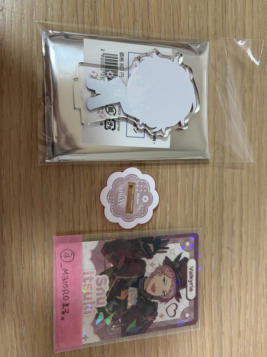 _Ma10Ro's tweet photo. あんスタ　アニカフェ　交換

アクスタ　アクリルスタンド

譲）一彩さん

求）みかさん

郵送になります🍀 https://t.co/41rcJenbiN