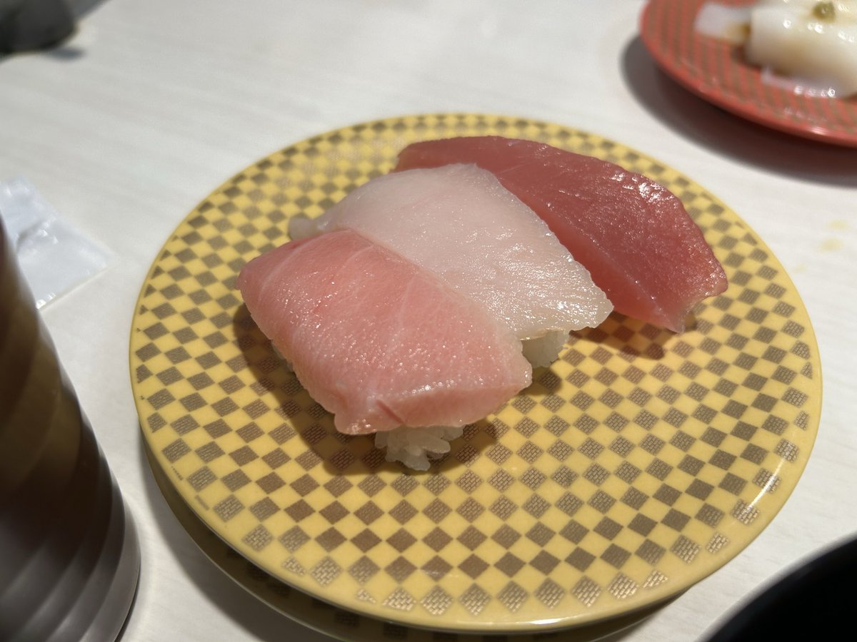 nokoru01750's tweet photo. そういえば昨日はカラオケ行ったり初魚べい食ったりした https://t.co/bjEGbMcbEh