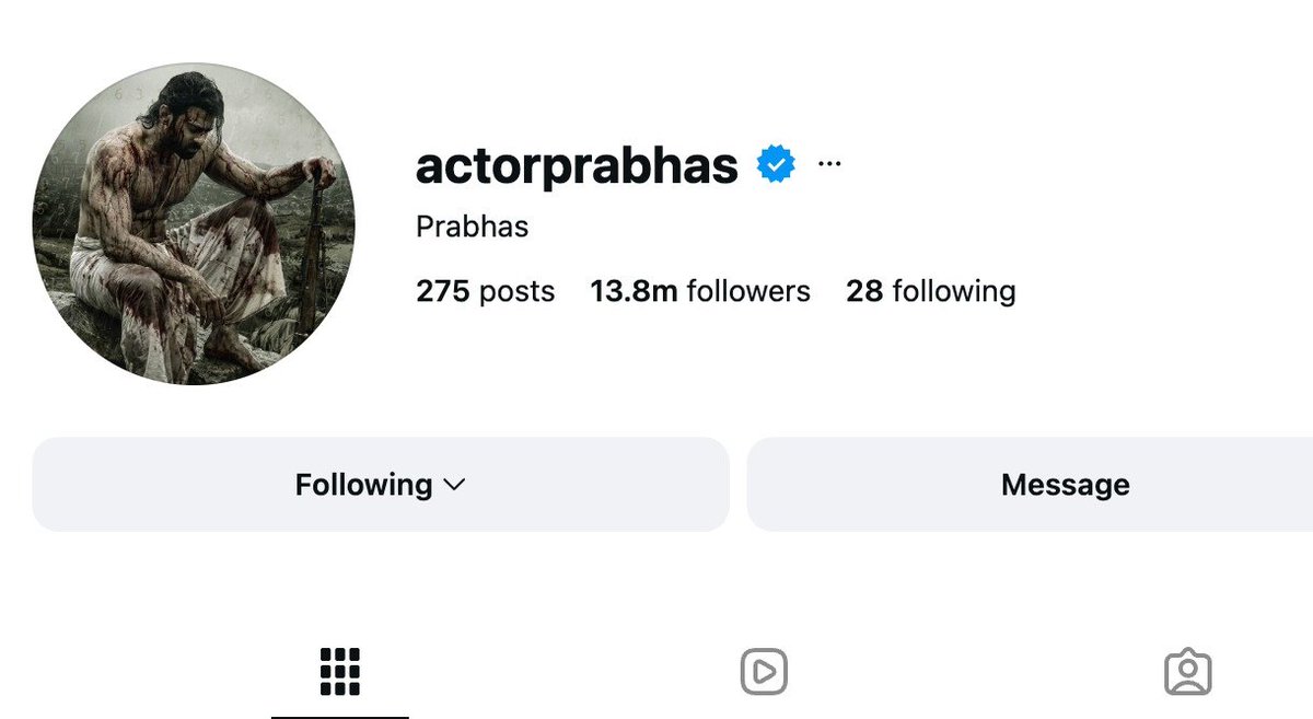 FilmyBowl's tweet photo. A NEW DP AFTER 7 YEARS! 🔥

#Prabhas has updated his Instagram profile picture with a look from #Fauzi! 🔥

A strong statement of his belief and confidence in #Fauzi. ❤️‍🔥

https://t.co/dQAj4mZmVm

#PrabhasDP https://t.co/nfsUmTaM9w