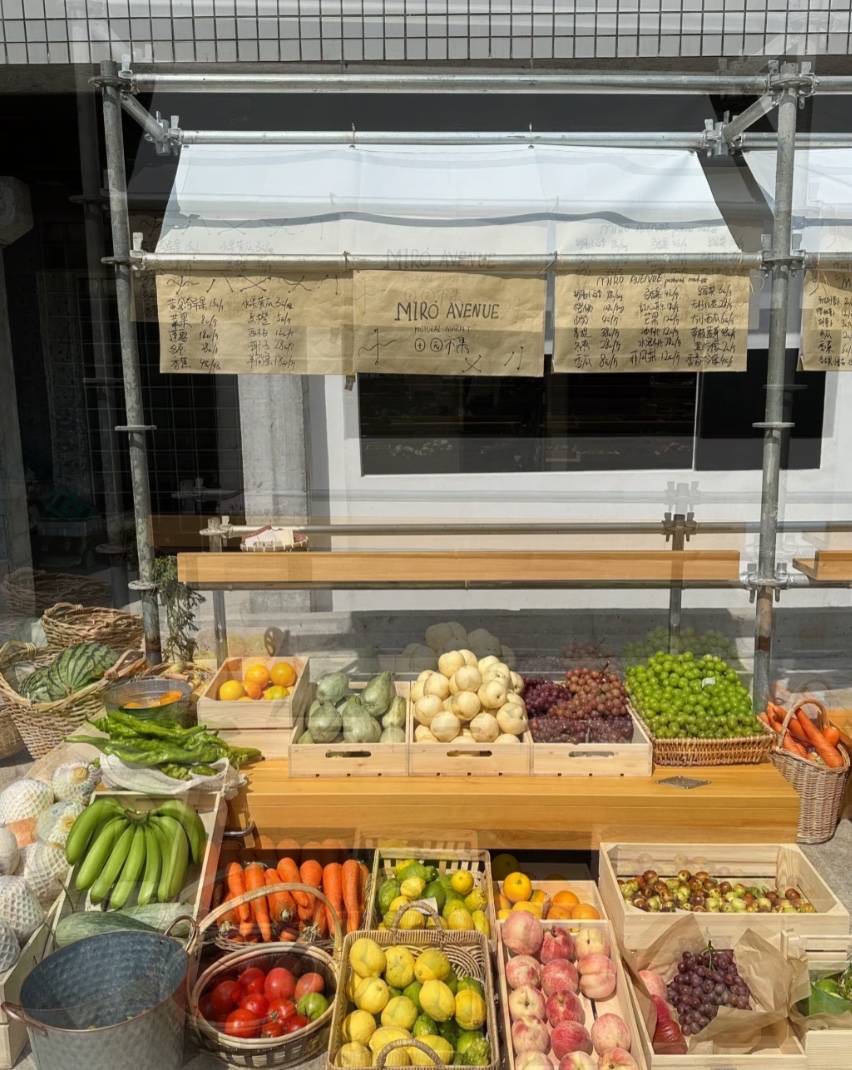 karryroyjackso4's tweet photo. Fresh local veggies + eggs dropped at our farm stand! Pick up top-quality, affordable ingredients for tonight’s dinner—limited stock, hurry! https://t.co/JTCSvgzZ1L