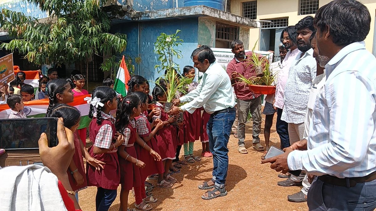 Kapra_dc7's tweet photo. Plantation programme conducted at Govt High School and Primary School at Kapra Division. https://t.co/ozKS2fxYux