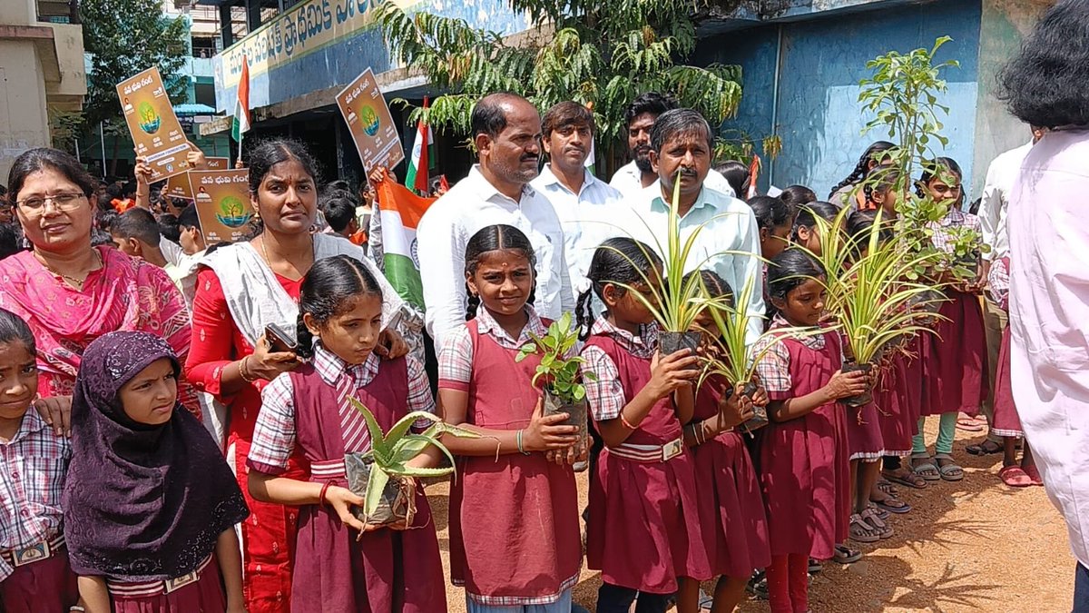 Kapra_dc7's tweet photo. Plantation programme conducted at Govt High School and Primary School at Kapra Division. https://t.co/ozKS2fxYux