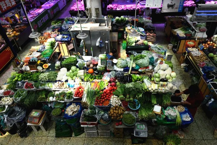 Daniafer's tweet photo. Fresh local veggies u0026 farm eggs restocked at our market! Grab yours before they’re gone—perfect for tonight’s cozy dinner. #FreshEats #LocalProduce https://t.co/3sMySOytgL