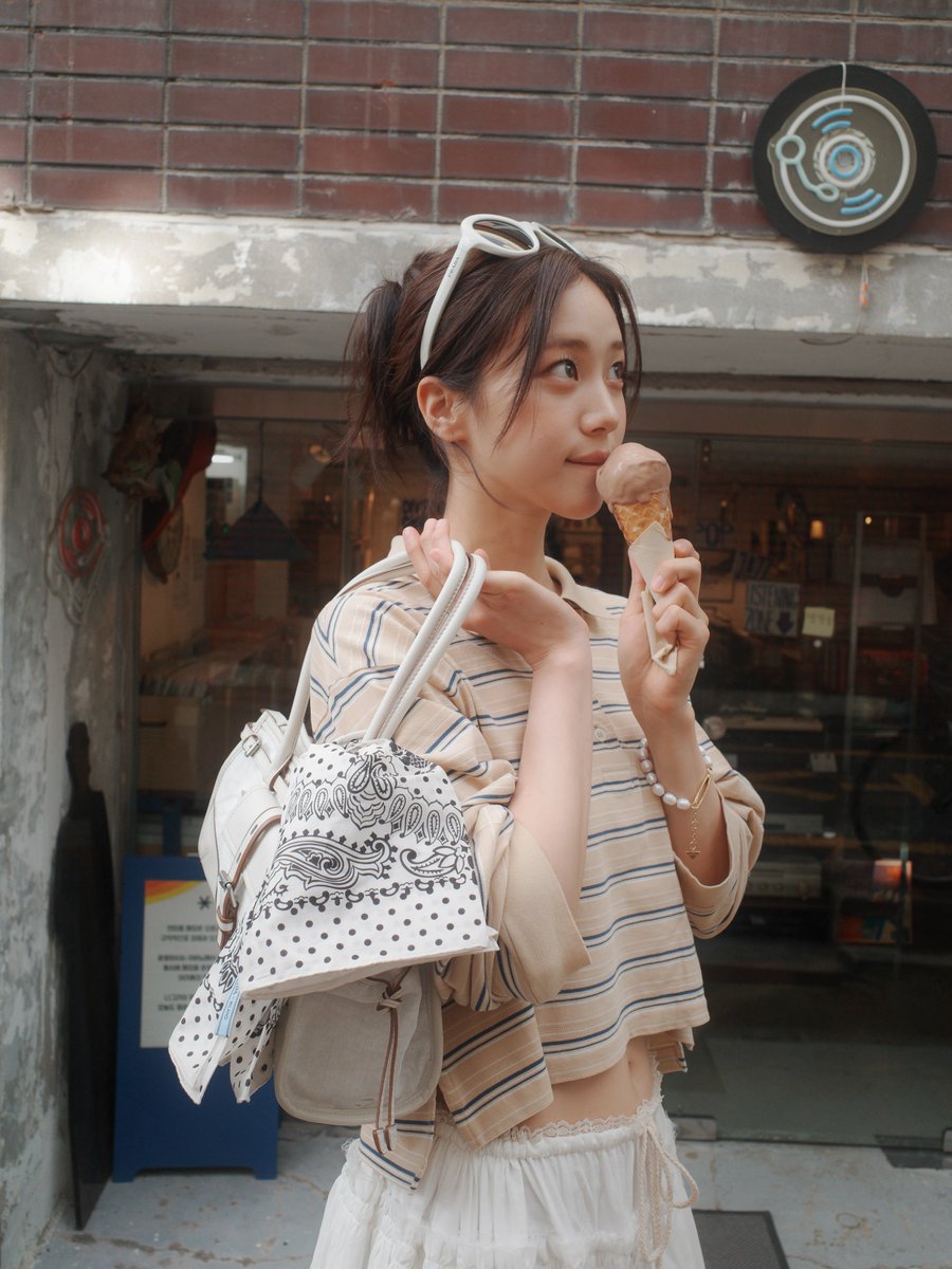 Hwayeyon's tweet photo. I think summer is all about ice cream and stuff... and Prada https://t.co/CYzMKXxGep