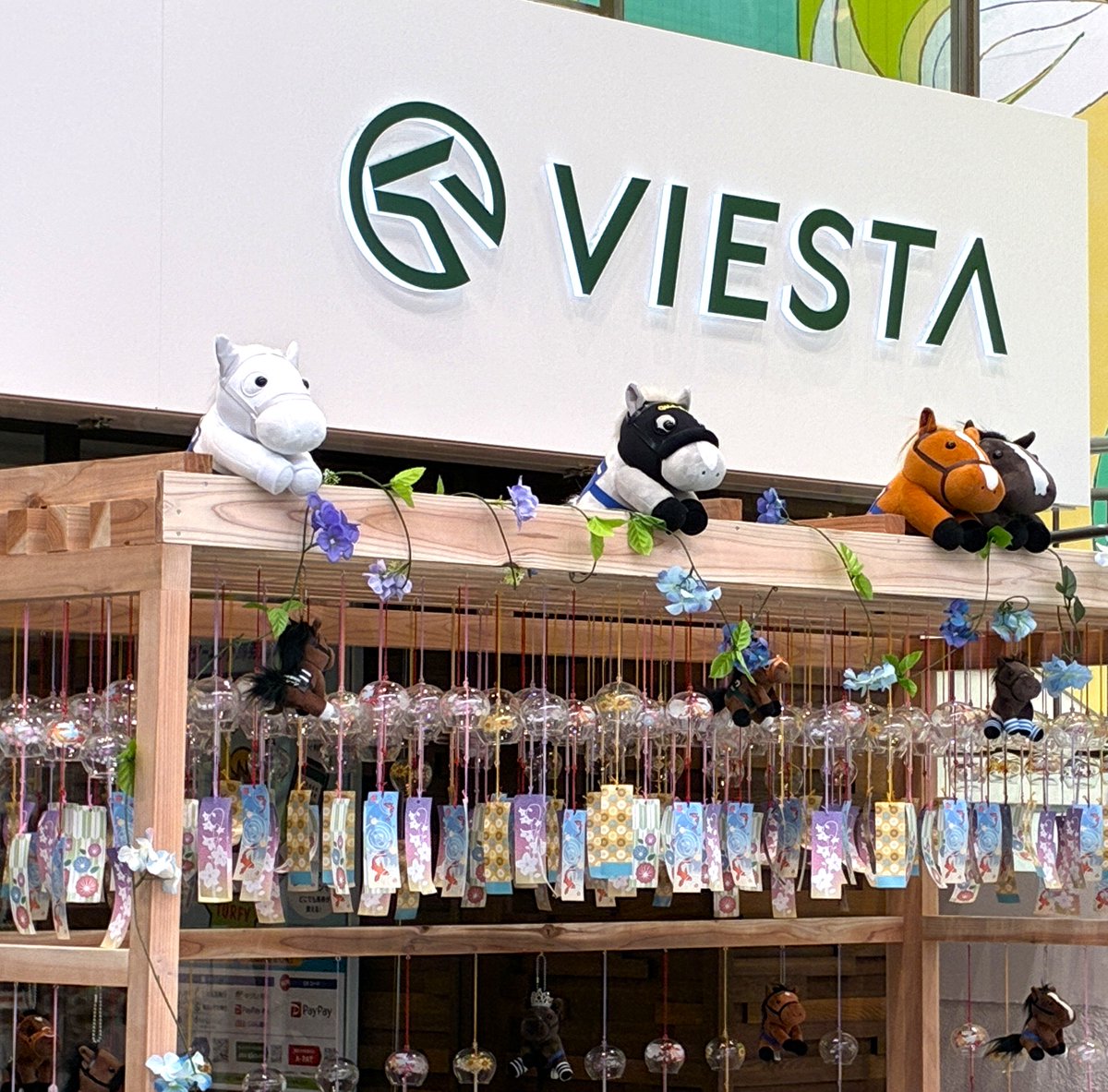 viesta_sendai's tweet photo. /
明日は #札幌記念 (GⅡ)
\
夏の重賞レースは、涼しい #VIESTA で観戦!
ゆったり観戦には事前予約がおすすめ🎐
▶︎ https://t.co/0HckyH8hSy
暑さを忘れさせてくれる
風鈴フォトスポットも展示中~!🎐
#JRA #VIESTA仙台 https://t.co/AVLkIm89Nu