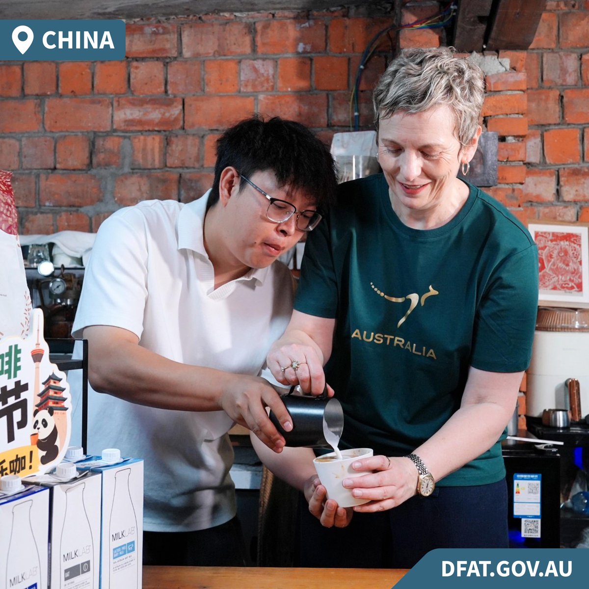 dfat's tweet photo. This Week at DFAT 🇦🇺📸
Annual Vietnam-Australia Foreign Minister's Meeting; delivering fire trucks to Papua New Guinea; first Chengdu Coffee Rave; climate engagement in Samoa. https://t.co/uTKFBRX6Ea