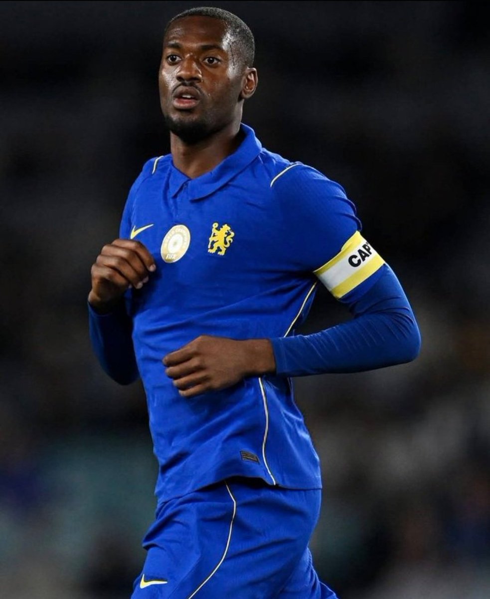 EOA_FT's tweet photo. 🚨 Chelsea are working hard on outgoings.

Tosin has received interest from multiple clubs. Mamadou Sarr also has loan interest from clubs in England and Europe. Axel Disasi, who is valued at £25m, is also expected to leave.

(@TheAthleticFC) #CFC https://t.co/T0BqpcvF4G
