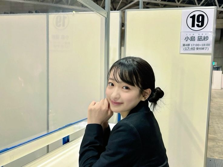 itsuki_base's tweet photo. 【メンバー限定・ファンダム論】櫻坂46に総選挙はないのに、なぜ私たちは"順位"を感じてしまうのか——という話です。
と言われて、思い当たる方は多いはずです。

坂道グループには、ファンがメンバーの順位を投票で決める常設の制度がありません。
運営が「人気を数字で競わせる装置」を、公式には持っていないグループです。

なのに、シングルが出るたび、私たちはある"順位表"を半ば無意識に見ています。
ミーグリの完売表です。

公式が競争を設計していないはずのファンダムに、なぜ、これほど鮮明な「順位の感覚」があるのか。
今回はここを起点に、総選挙という発明の功罪、坂道が選ばなかったものの意味、そして「順位づけの"軸"そのものを動かせないか」という提言までを、先行事例とともに構造から掘りました。

念のため、今回も特定のメンバーの人気順には一切触れていません。扱うのは、あくまで"仕組み"の話です。

結論は、メンバーシップ限定動画で解説しています。

【メンバーシップ動画・櫻坂】ミーグリの完売表を見て、少しモヤっとしたことがある人へ。その違和感、たぶん間違ってません｜順位付けの呪縛【ファンダム論】
https://t.co/SckYudoNM1

メンバーシップではより深い考察動画を更新中です。よろしければご加入ください🍒
https://t.co/9TvZkAmuRp

#小島凪紗 #森田ひかる #松田里奈 #櫻坂46 #ファンダム論
#櫻坂46_四期生 #イツキエンタメ研究所メンバー限定