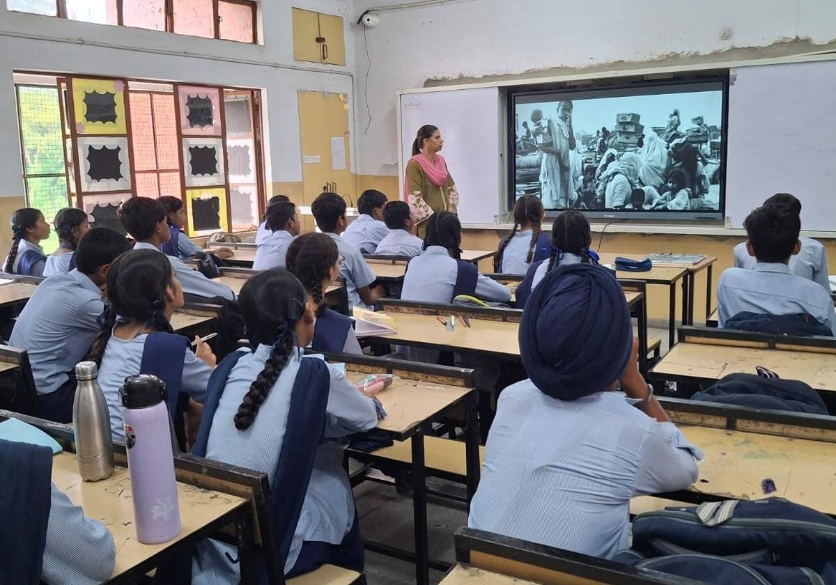 SchoolEduChd's tweet photo. Remembering the Horrors of Partition

The Partition of 1947 left behind stories of unimaginable suffering, families torn apart, homes abandoned, and countless lives lost. On Partition Horrors Remembrance Day, we remember the pain, honour the resilience of survivors, and reaffirm our commitment to peace, harmony and unity. 🇮🇳
@EduMinOfIndia
@DselEduMinistry
@chandigarh_admn
#PartitionHorrorsRemembranceDay #NeverForget #India #Peace #Unity