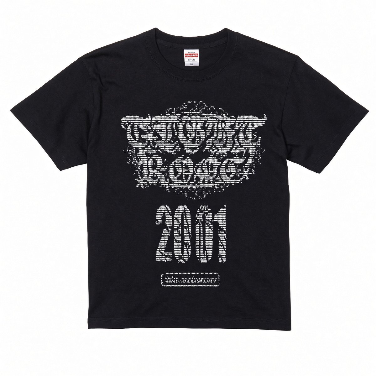 miyazaki_amb's tweet photo. 名古屋栄のライブハウス TIGHT ROPE は、2001年9月に始まりました。
来月で25年になります。

その25年を、始まった年の数字ひとつで表しました。

昔このハコに出ていた方、通っていた方にこそ着てほしい1枚です。

4,500円。S / M / L / XL。全40枚。
栄・丸美観光ビル3.5F の店頭とオンラインで。 https://t.co/I38Z3dfgOW