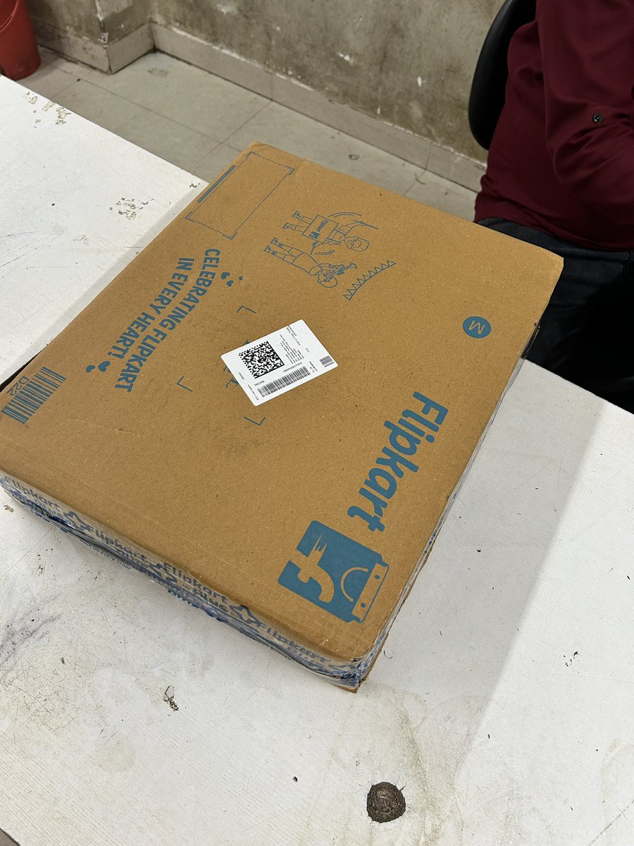 realHarshitx's tweet photo. I ordered MacBook Air from @Flipkart

As usual, I had to visit warehouse because they are lazy to deliver big parcel with a van. 🥲

Thanks god, I visited warehouse in time otherwise they will mark it as cancelled the very next day and returned it.

https://t.co/0tXTkKFN98

#flipkart