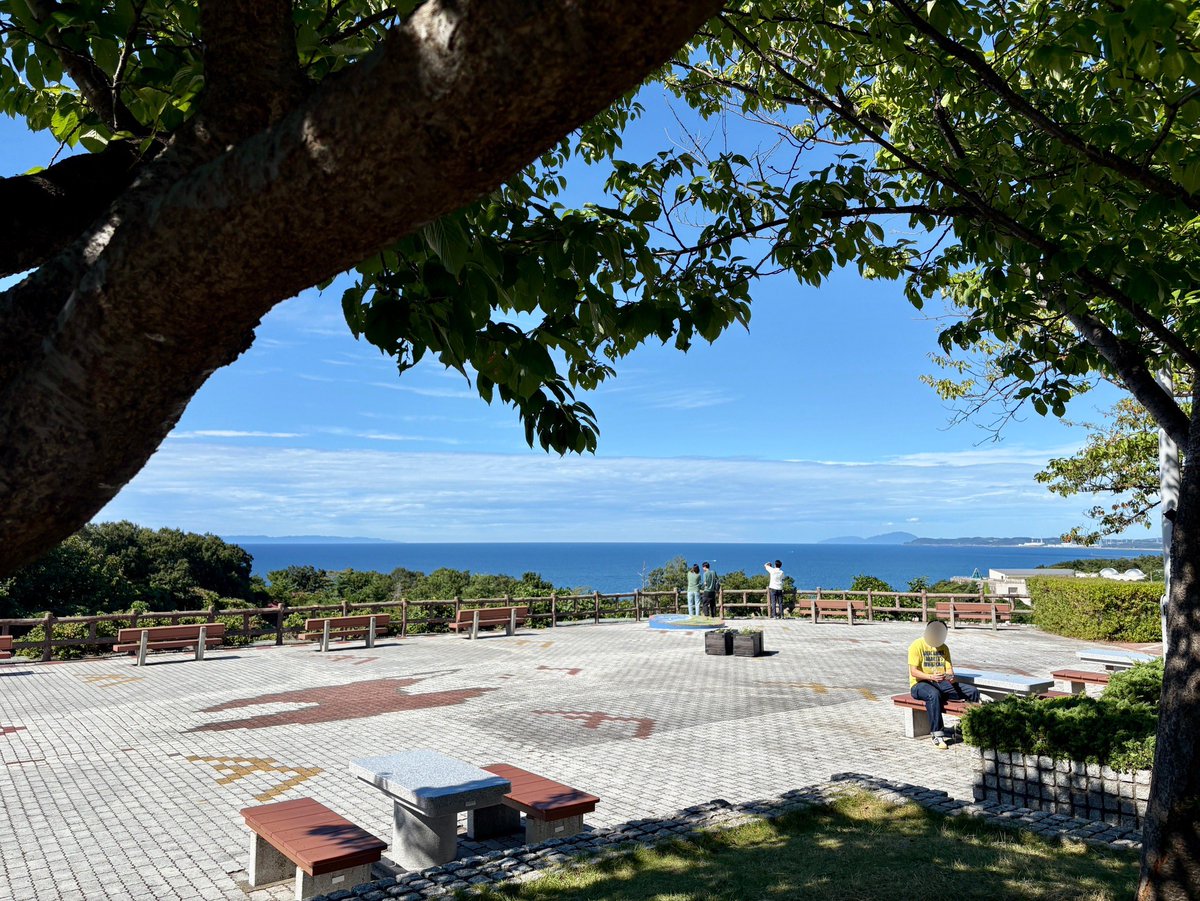 _kin_taro_'s tweet photo. 米山SAより
さよなら柏崎〜
やっぱり海が見える街はいいですね。
(移住先も海沿いは海沿いだけどあんまり見えん) https://t.co/pF5Hyi6hqu