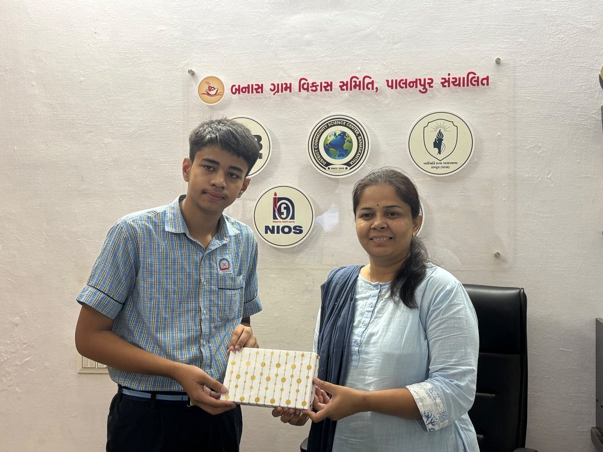 LokVigyan's tweet photo. 🏆 STEM Quiz 4.0 – Prize Distribution

વિદ્યાર્થીઓમાં વૈજ્ઞાનિક અભિગમ, તર્કશક્તિ, જિજ્ઞાસા અને નવીનતા વિકસાવવાના ઉદ્દેશ સાથે આયોજિત STEM Quiz 4.0માં ઉત્કૃષ્ટ પ્રદર્શન કરનાર બનાસકાંઠા અને વાવ- થરાદ જિલ્લાના  વિજેતા વિદ્યાર્થીઓને ઈનામ આપી સન્માનિત કરવામાં આવ્યા.

વિધાર્થીઓની પ્રતિભાને પ્રોત્સાહન આપતી આ પહેલ વિદ્યાર્થીઓમાં વિજ્ઞાન અને STEM ક્ષેત્ર પ્રત્યે રસ, જિજ્ઞાસા અને નવીન વિચારસરણીને વધુ પ્રબળ બનાવે છે.

તમામ વિજેતા વિદ્યાર્થીઓને હાર્દિક અભિનંદન અને ઉજ્જવળ ભવિષ્ય માટે શુભેચ્છાઓ! 🌟

#STEMQuiz4_0 #STEMEducation #ScienceAndInnovation #ScienceQuiz #DCSC #Banaskantha
@IndiaDST @dstGujarat
@InfoGujcost @Punam_Bhargava
@DdJadeja749 @pavitshah @CollectorBK @CollectorVT