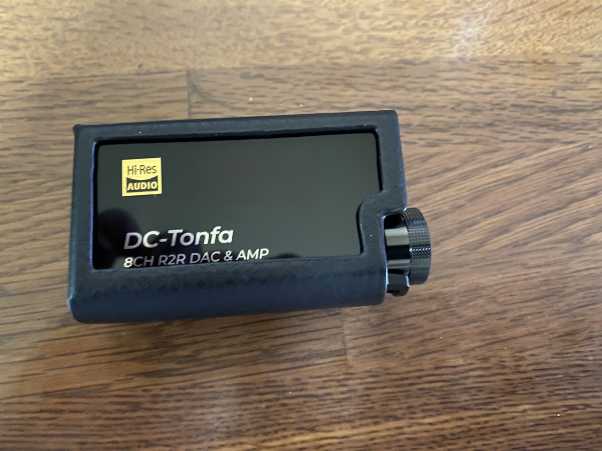 killthepoor666's tweet photo. 🔥 NEW GEAR 着弾 🔥
iBasso DC-Tonfa
8CH R2R DAC & AMP。
ついにトンファ導入しました🎧
ぴんきーさん、熱い解説感謝です!!
DC-Eliteとはまた違った音を楽しめそう
まずはじっくり聴き込んでみます🔥
#iBasso #DCTonfa #R2R #DAC #AMP #ポータブルオーディオ #ポタオデ #オーディオ #NewGear https://t.co/OqrheoTcn1