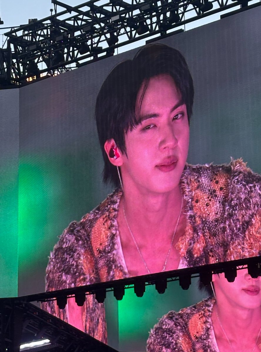jinsneckmole's tweet photo. my unproblematic unbothered well-moisturized extremely talented prettiest boy most random yet insanely smart and sexy king I love you so so so so so much https://t.co/Y4mVgjoxkx