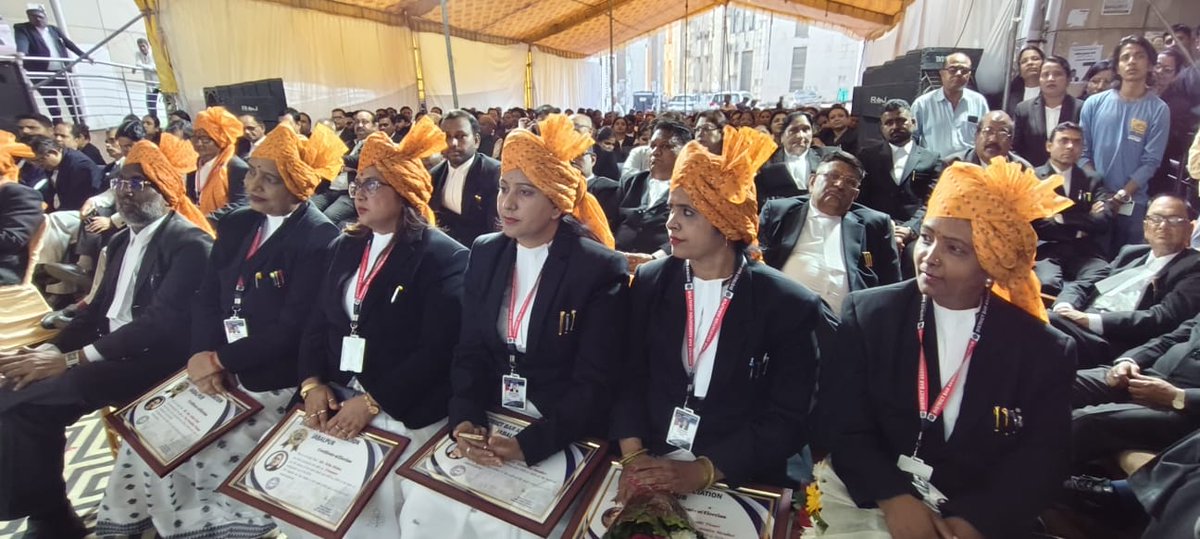 akash_jbp's tweet photo. जिला अधिवक्ता संघ की संपूर्ण कार्यकारिणी के शपथ ग्रहण समारोह कार्यक्रम में जबलपुर जिला न्यायालय में उपस्थित हुआ
आप सभी को हार्दिक बधाई... #jabalpur https://t.co/sFIqnIZUr5