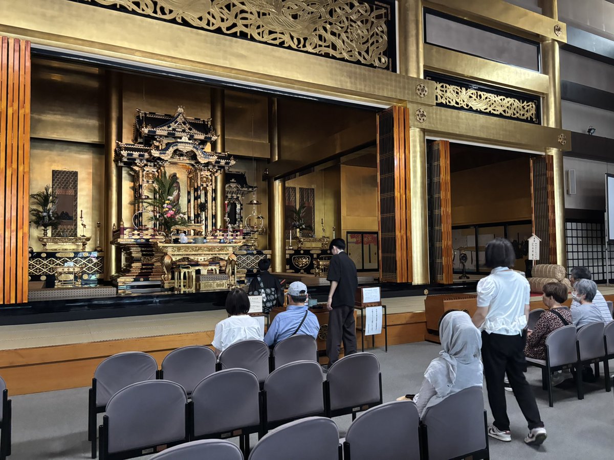 senjin_556's tweet photo. 南御堂に訪問しました！立派な建物で、ホッとするような空間でした！
#南御堂 #難波別院 #真宗大谷派 https://t.co/lPMQK43hCb
