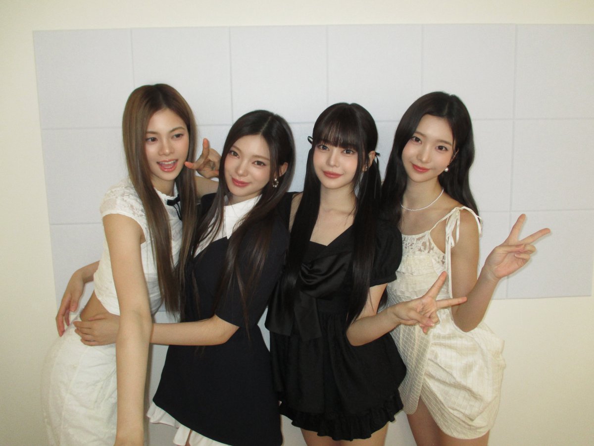 cosmosy_x's tweet photo. Ｔｏｄａｙ’ｓ ｃｏｓｍｏｓｙ: ＬＡ Ｄａｙ １

#KPOPNARA #TelevisaUnivision
#cosmosy #コスモシー #코스모시
#himesha #de_hana #kamión #amei https://t.co/LFwh86PtC3