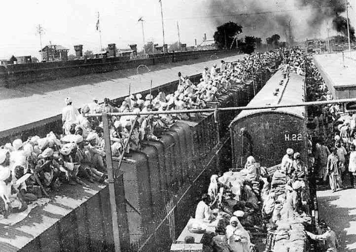 Bharatvarshiya6's tweet photo. Trains coming from Pakistan filled with with lakhs of Hindu-Sindhi-Sikh people escaping the murderous Islamic state.

- Hindu, Sikh women raped
- men, women, children, families butchered just for being Hindu

#PartitionHorrorsRemembranceDay 

#HorrorsOfPartition https://t.co/m2tdlanbix