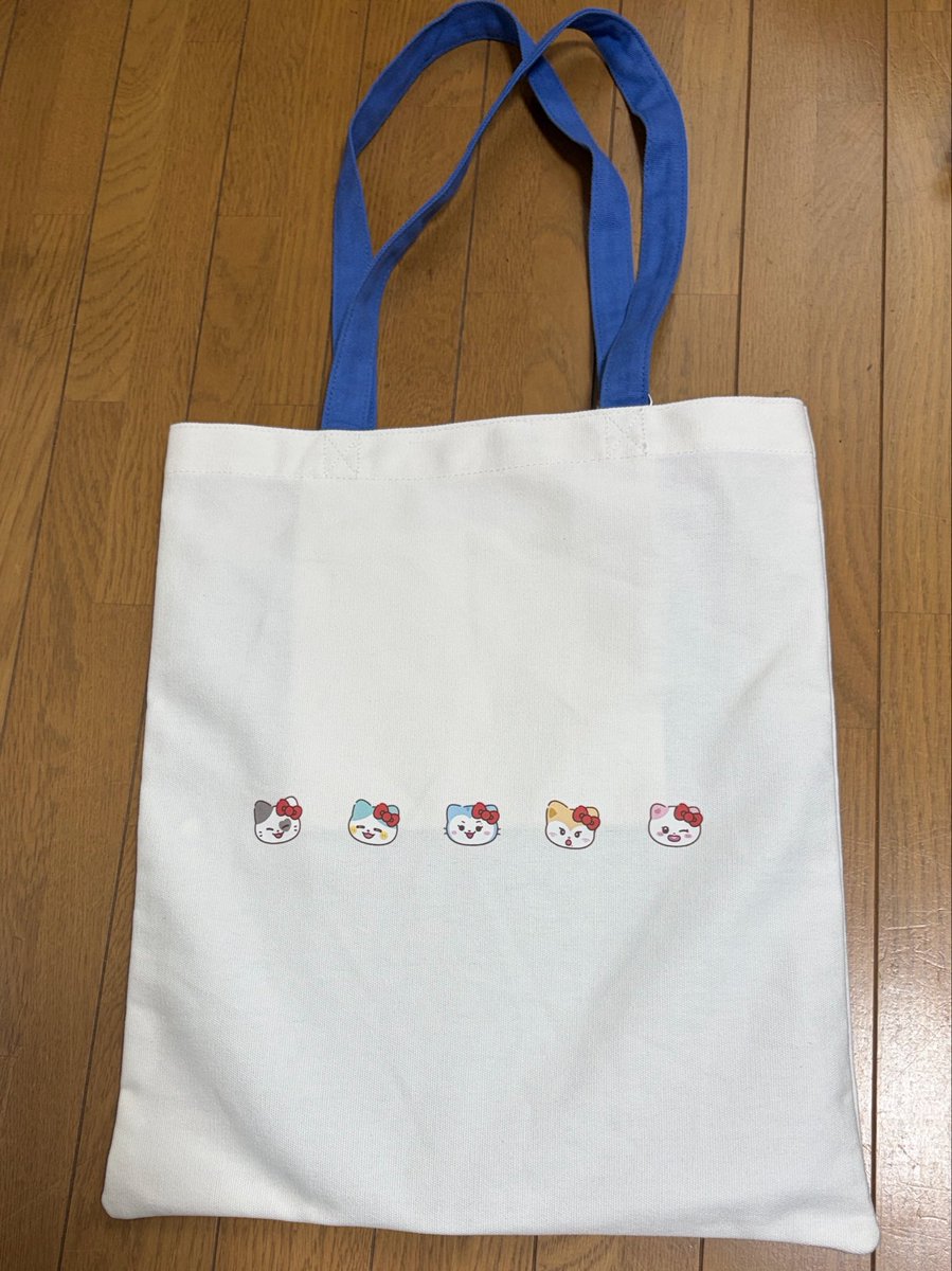 ryuaremymotto's tweet photo. トートバッグはうちわの柄が少しはみ出しますし、うちわカバー外して縦に入れる必要ありです。
内ポケットありです。 https://t.co/ptQskTMjNJ