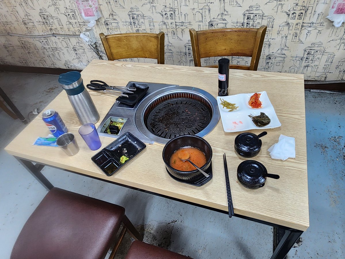 Mirhorn_Azure's tweet photo. 숙소 앞 말고기 코스요리 [몰돗]
맛이 말고기인지는 잘 모르겠고 소고기 비��한 맛 났음
말 순대국은 고소하고 담백해서 맛있었다.. https://t.co/U7h42Xg1CU