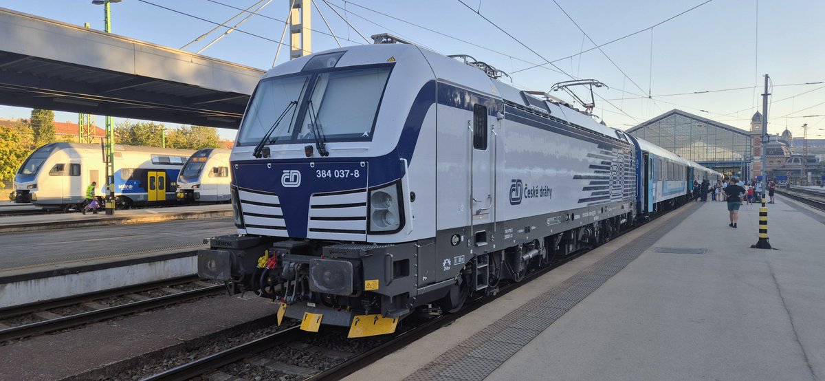 Sand_und_Meer's tweet photo. #Bahnzeit Budapest Nugaty mit #CD https://t.co/DR2Z1Se0r7