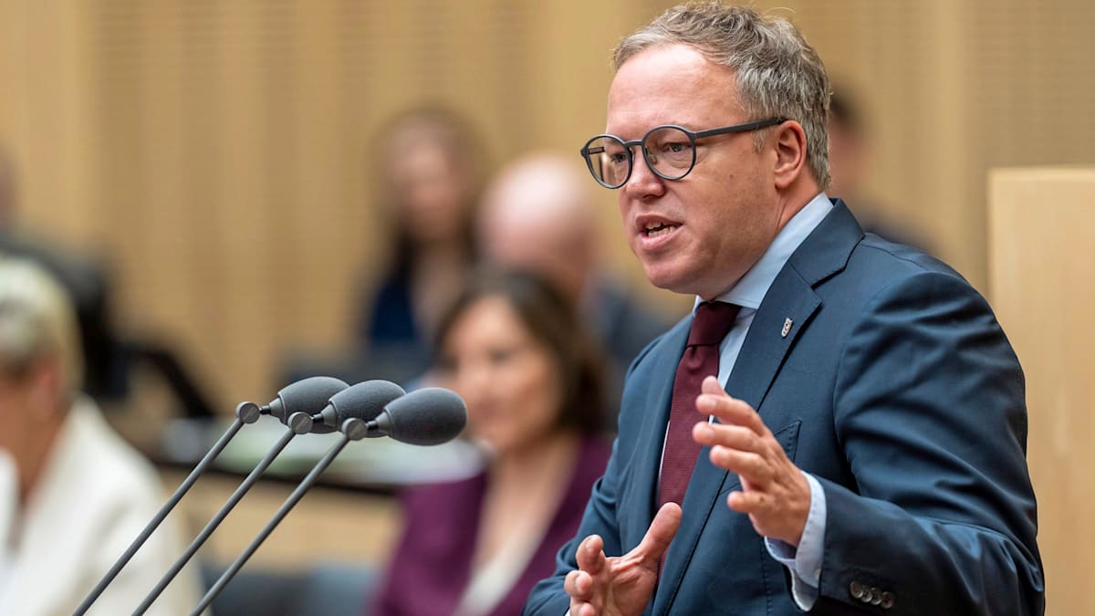 welt's tweet photo. BSW-Spitze fordert Voigts Rücktritt – und Bruch der Koalition in Thüringen https://t.co/v0dlbQTw9e https://t.co/SzcxOYSBiO