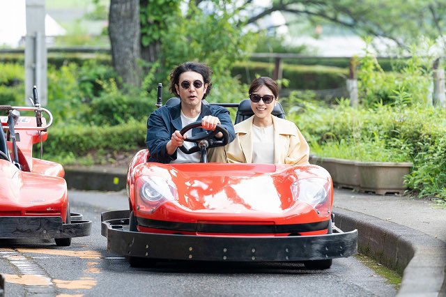 satoko_movie's tweet photo. ✎ᝰ　沙都子（35歳）💻

6年目を迎える不倫、かつての絶頂期。

茨の道を突き進むふたり。
恋のアクセルは全開？！

禁断の車中デート、激写...

#有村架純
#オダギリジョー 

映画『#さとこはいつも』
🎬9/18(金)𝐑𝐎𝐀𝐃𝐒𝐇𝐎𝐖
https://t.co/f1Iv1nyLFD https://t.co/MaGWVEThdj