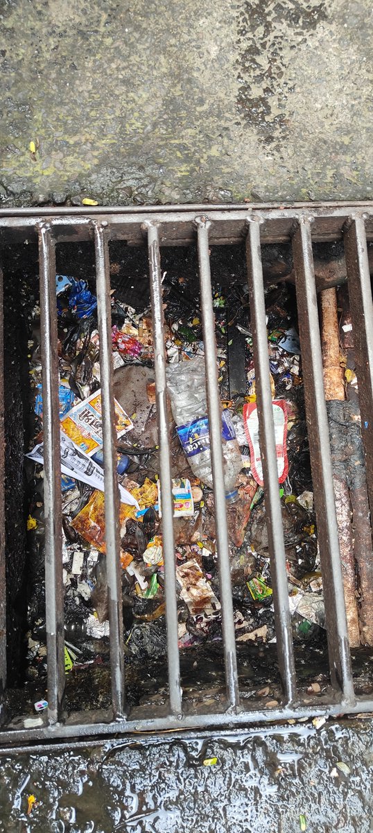 ansari_wakeel's tweet photo. Even after complaining several times, the cleaning work was not completed
Many diseases are spreading in the area due to this filth.
 AL FALAH SOCIETY GAIBAN SHAH DARGAH NARAYAN NAGAR KURLA WEST 
WARD NO.164
Vakil Ansari 
8898217153 @mybmc @mybmcWardL @TawdeRitu @mumbainews_24 https://t.co/ao4MNcJVoT