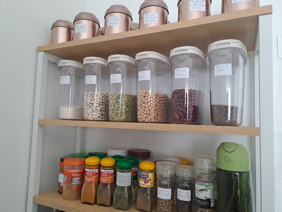 meowkilo's tweet photo. Buyed those not for eating but to make my kitchen shelf look less empty. And i got the ones with the longest cooking times so I won't get tempted https://t.co/gGfv0hIBja