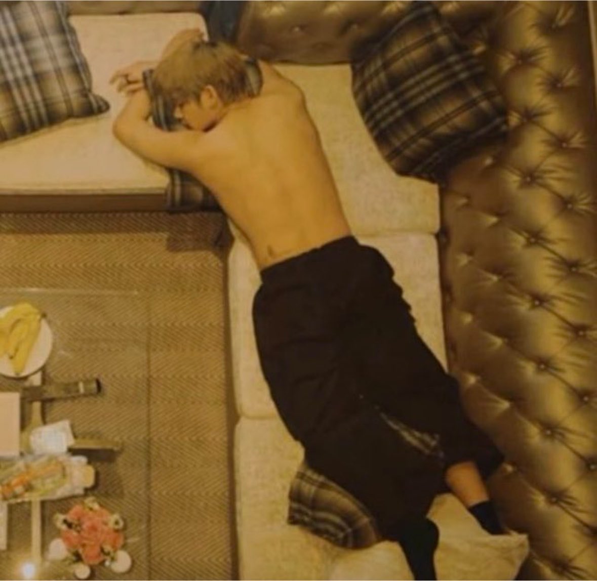 thvconic's tweet photo. im so fucking normal about jungkooks big ass tattooed arm grabbing that tiny ass waist of taehyung https://t.co/z7u1e4fmRW