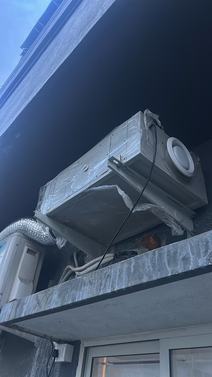 abhinavguptaIAQ's tweet photo. One of the most celebrated Tier 1 VCs and their community space is now breathing air by @BreethrHQ 

Where the CO2 was 2000 - 3000 ppm before, now is < 1000 ppm, which means 100 founders are now more productive to make AI B2B SaaS https://t.co/y7JiHeuKY7