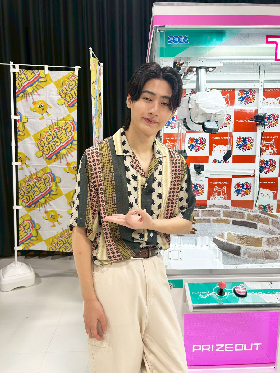 oricon's tweet photo. KEY TO LIT猪狩蒼弥＆岩﨑大昇
白熱のクイズバトル🔥
お金をかけずに景品ゲットに挑む
https://t.co/j9iupdOIoK
⠀
📺️8/22放送『いくらかわかる金？』
鈴木亮平と菜々緒はクイズに参戦 https://t.co/7JFkKRK6MS