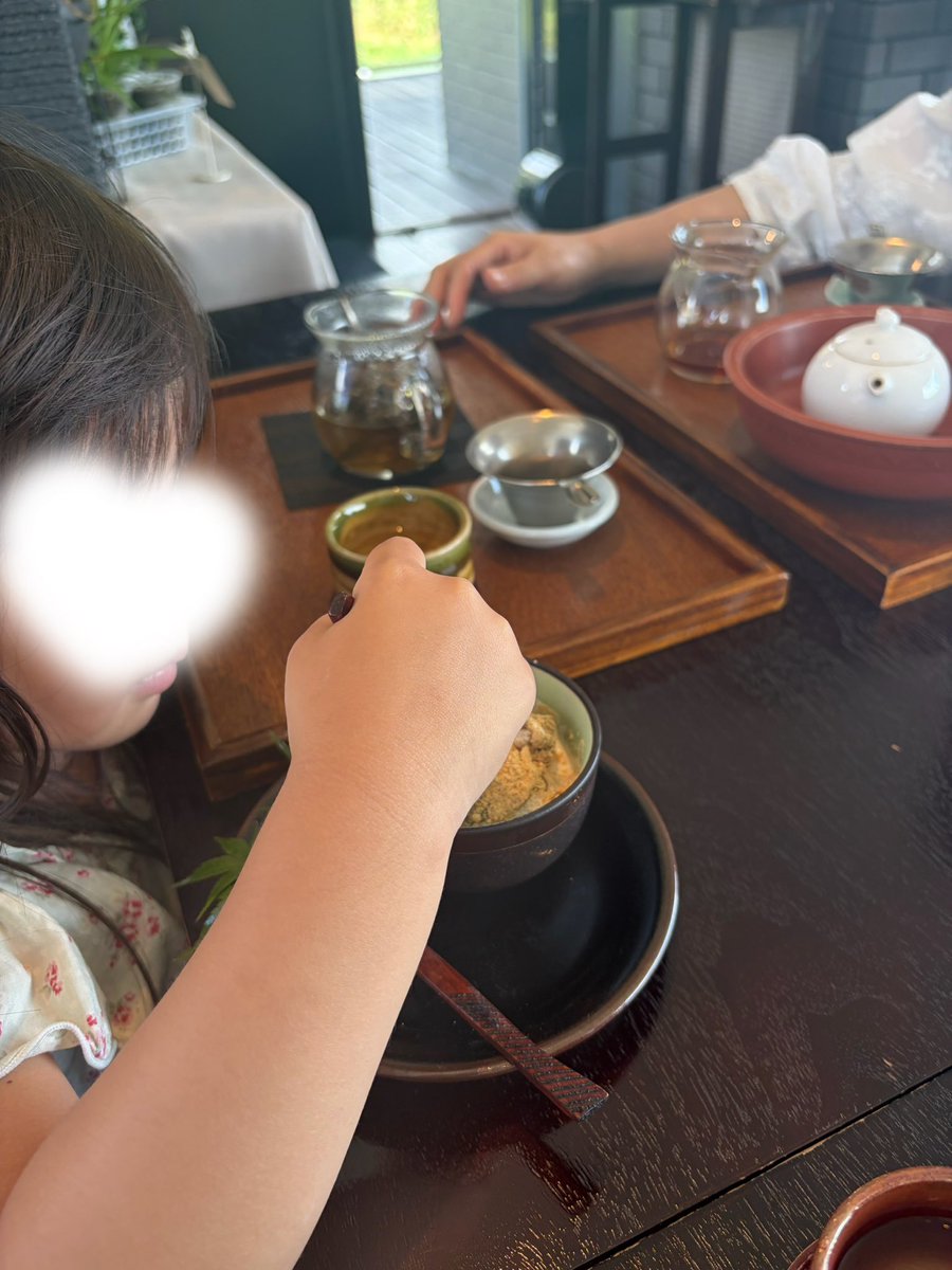 chialliekun's tweet photo. 愛知は日進市の碧落さんでお茶🍵黄枝香をいただきました〜

4歳児もジャスミン茶と黒糖わらび餅でご満悦 https://t.co/GB5dPUvcA3