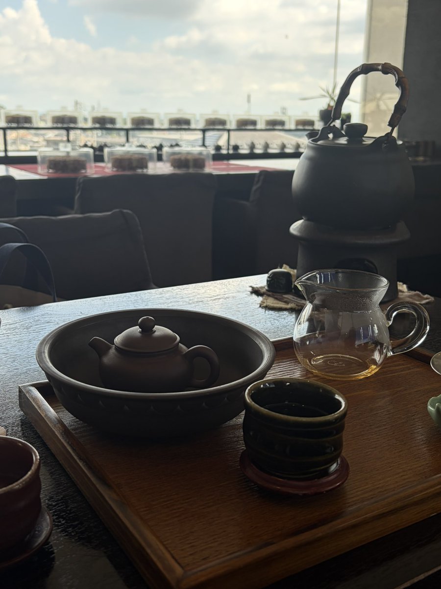 chialliekun's tweet photo. 愛知は日進市の碧落さんでお茶🍵黄枝香をいただきました〜

4歳児もジャスミン茶と黒糖わらび餅でご満悦 https://t.co/GB5dPUvcA3