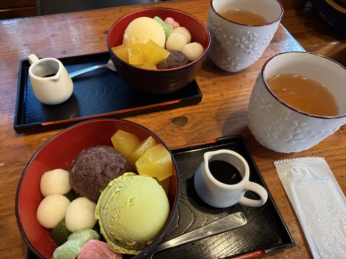tcsk2021's tweet photo. あんみつ　井上商店
歩いてるからカロリーゼロ https://t.co/LSybCJoSWy