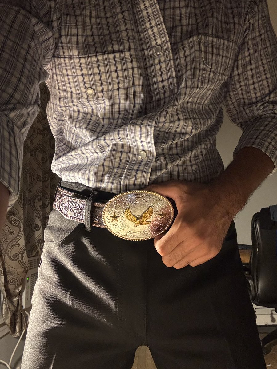 latinopapi_03's tweet photo. come unbuckle😏 https://t.co/Cqp2OHmxXe