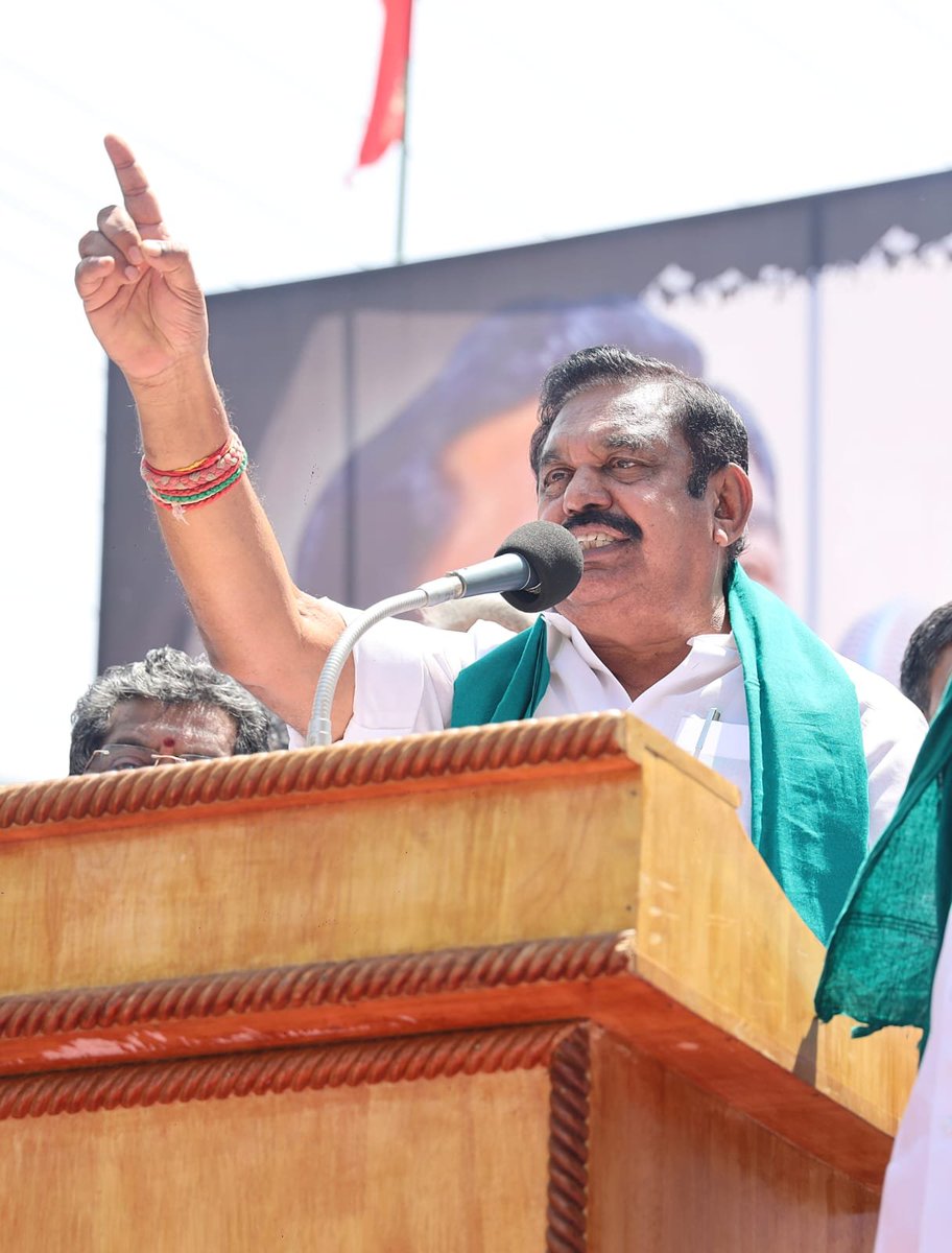 AIADMKOfficial's tweet photo. மாண்புமிகு கழகப் பொதுச்செயலாளர் புரட்சித்தமிழர் @EPStamilnadu அவர்களின் தலைமையில்,

விவசாயிகள் வங்கிகளில் பெற்ற பயிர்க்கடனை முழுமையாக தள்ளுபடி செய்யாமல் அவர்களை வஞ்சித்து வரும், த.வெ.க. அரசைக் கண்டித்து,

தஞ்சாவூர் மாவட்டத்தில் மாபெரும் கண்டன ஆர்ப்பாட்டம் நடைபெற்றது. 

#களத்தில்_அஇஅதிமுக