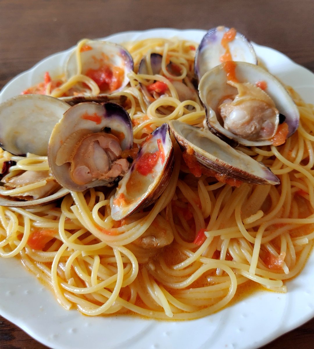 nine_9star's tweet photo. 特大ハマグリのトマトクリーム

お盆は教室がお休みなのでパスタ屋 https://t.co/73c7cGIBJF