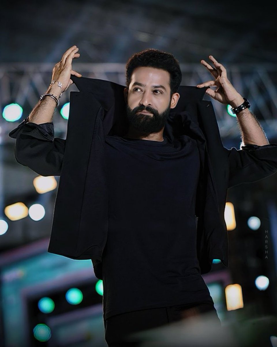 SonuReddy9999's tweet photo. The best part of War2 was Pre release event speech by @tarak9999 anna, Peddayana asishulu thana meeda unanta varaku manalani nanu evaru apaleruβ₯οΈβ₯οΈπ₯π₯π₯
Manam andaru kalisi munduku Veldamπ―β₯οΈβ₯οΈβ₯οΈ
#OneYearForWar2 https://t.co/afDaxEjz1a
