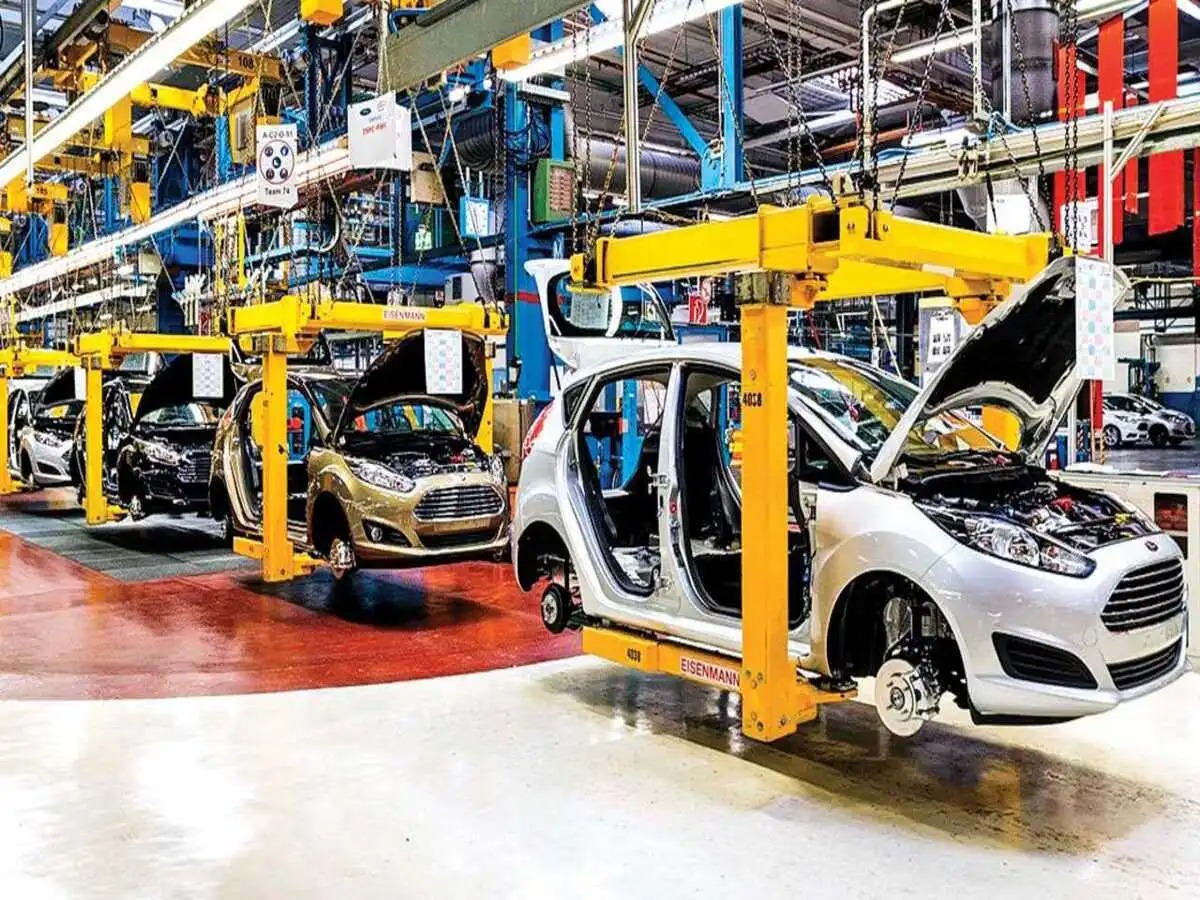 Sonalis91285385's tweet photo. India's auto sector just posted its strongest July on record!  Sales up 24.3%, exports jumped 25.1%, &amp; production hit 33.71L. This is the undeniable power of PM @narendramodi ji's visionary leadership! His 'Make in India' &amp; PLI schemes are making us a global hub. https://t.co/WThvIDVECa