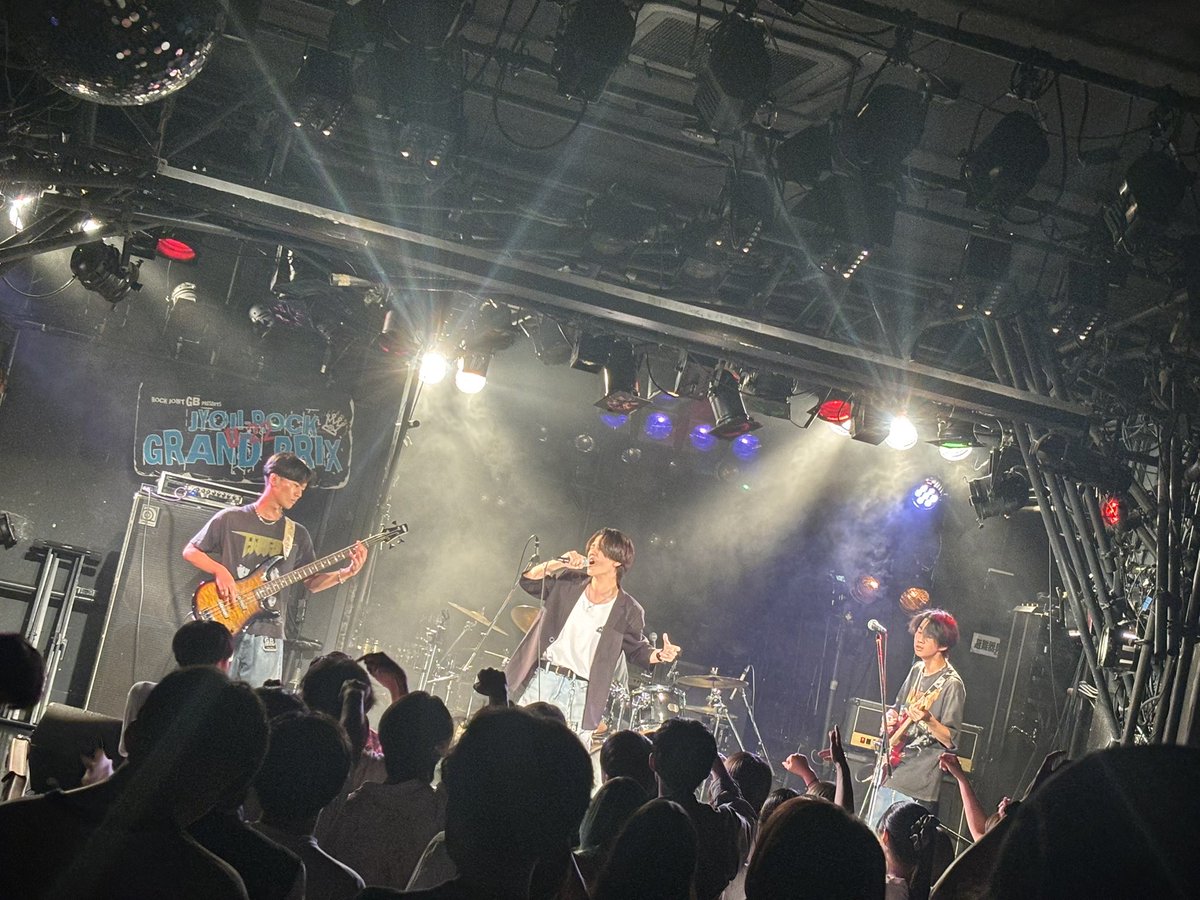 JYOJIROCK's tweet photo. ［夏大会本戦8日目2組目］
デュクシ。

がなり声かっこいいなー！！！勢いとパフォーマンスがすごく際立ってる！！！
曲めちゃくちゃイカしてんなー！！ https://t.co/WwDcx2IUK9