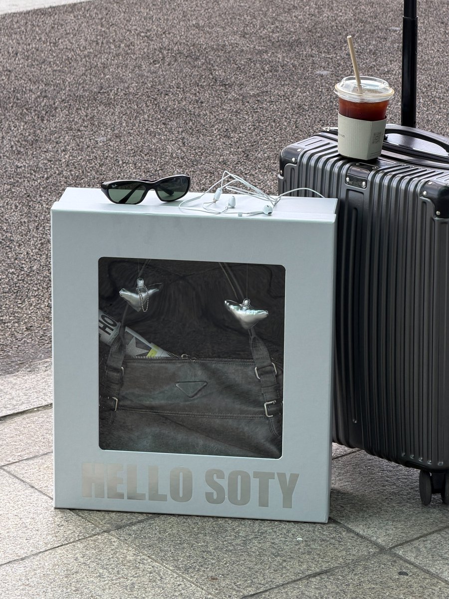 fennec_MKT's tweet photo. #페넥 #RT이벤트

HELLO SOTY !
페넥의 새로운 로고 SOTY 시리즈가 발매되었습니다! ✨

새로운 제품들을 함께 선보이는 이번 컬렉션
지금 공식몰에서 진행중인 프로모션과 
인스타에서 댓글 이벤트도 진행중이니 놓치지 마세요!

이벤트 참여 방법 : 페넥 계정 팔로우 + 게시글 알티 + 인용으로 기대평

기간 : 26.08.14(금) ~ 26.08.17(월)
당발:  26.08.18(화)

당첨 선물 : 26FW 패키지 1명 / 페넥 제작 말랑이 2명