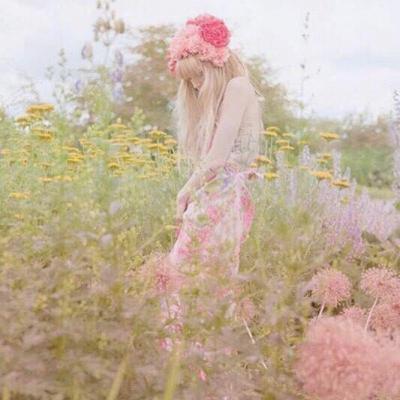 wardv24's tweet photo. First time wearing shorts this year. Legs look like they've never seen sun. Vampire aesthetic unlocked 🍂 🎈 https://t.co/1nlgebSfXC