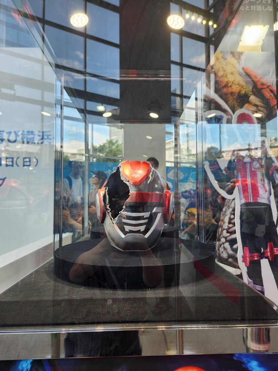 tokusatsu_ex's tweet photo. 【BANDAI Presents スーパーヒーローなりきりフォトブース】
「#超宇宙刑事ギャバンインフィニティ」の
映画の撮影で実際に使用したマスクの展示は今週日曜まで！

まだ行ってない人も、行った人も
たくさん写真を撮りに行きましょう😊

#ProjectRED https://t.co/475Ilu9oyZ