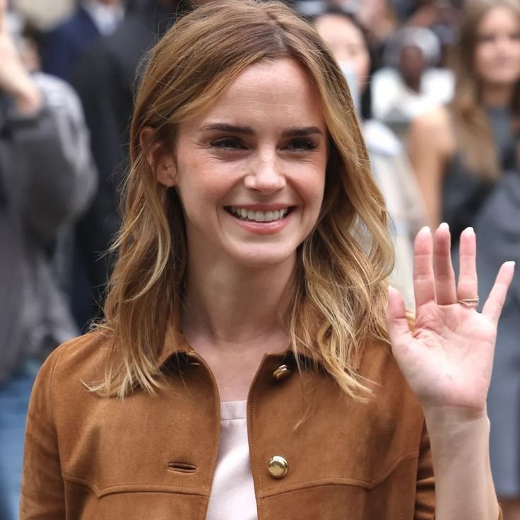 EmmaWatson756's tweet photo. Hi guys  I need a message from you guys 💞😘 https://t.co/vRB2eZHKaH